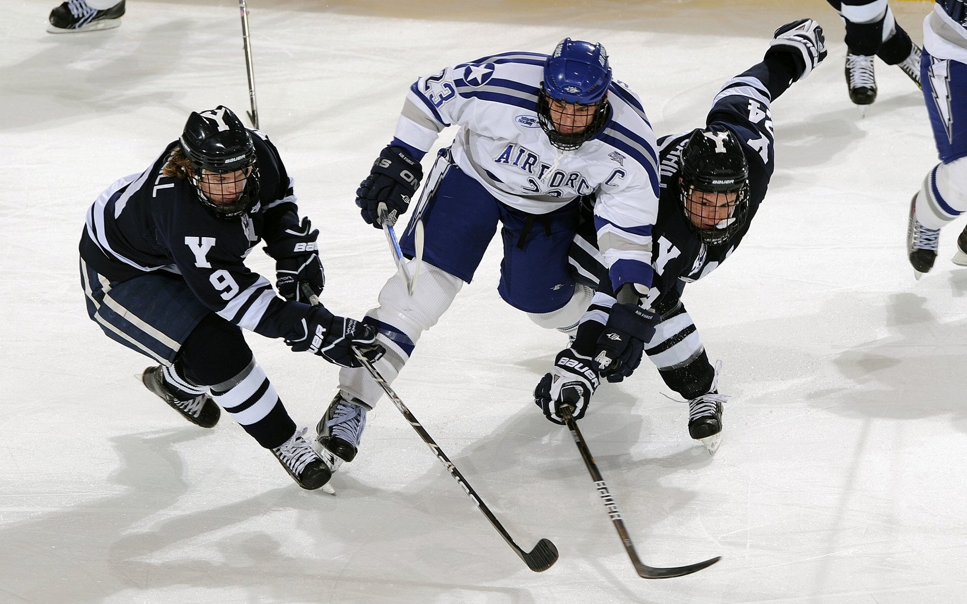 “西甲激烈碰撞，争冠形势不断变化”，西甲局势