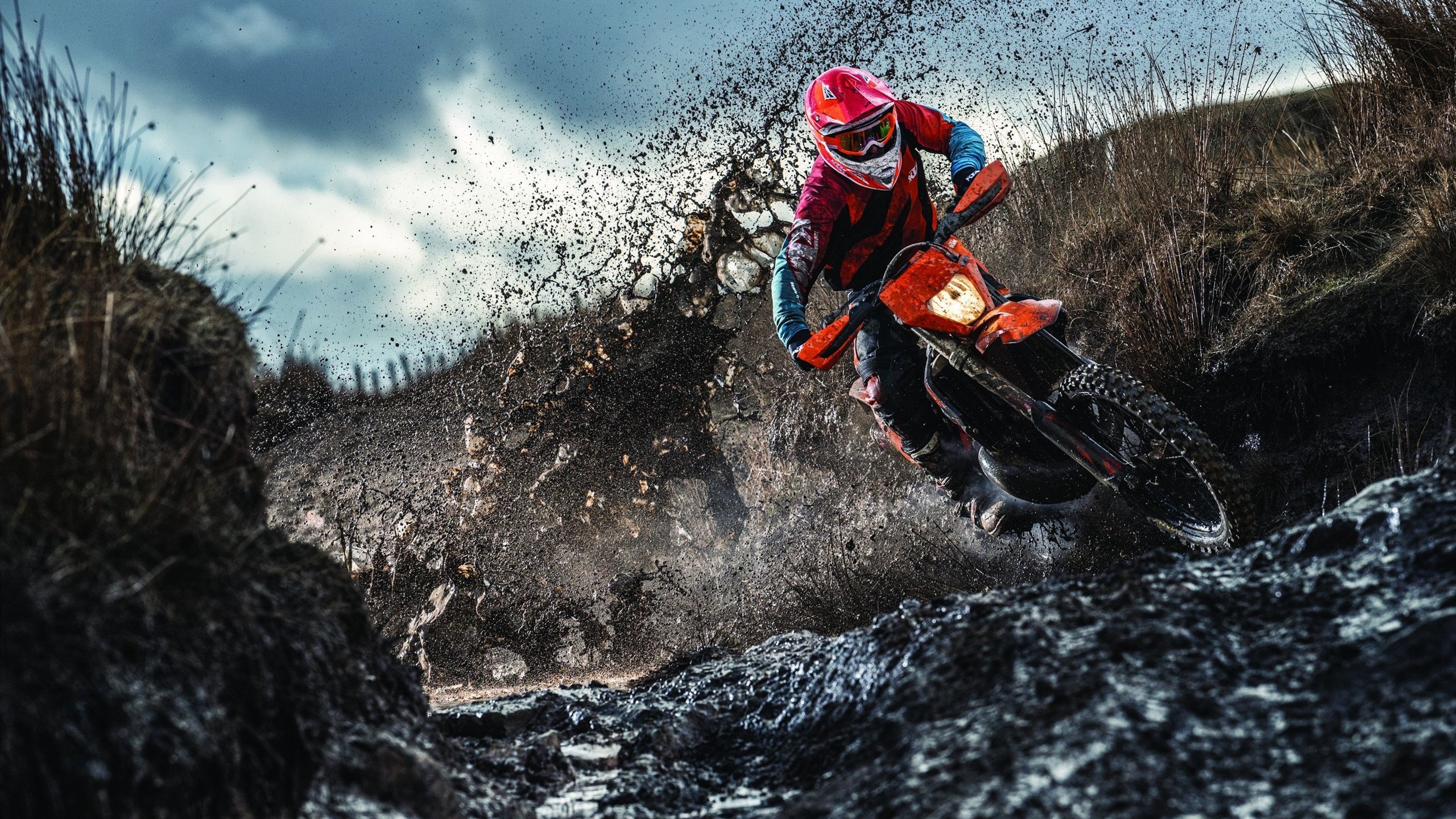 开云网页版-“青少年足球在边远地区快速普及，点燃足球梦想”，青少年足球基础训练方法